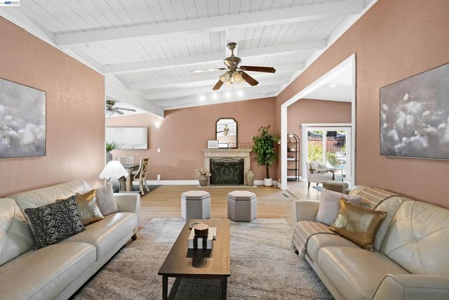 30562 Troon Pl, Hayward, CA 94544