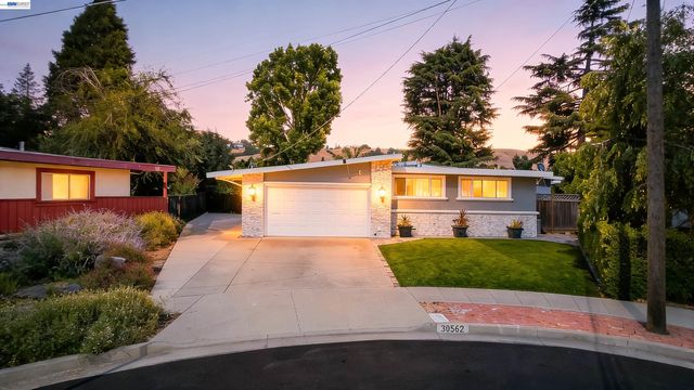 30562 Troon Pl, Hayward, CA 94544