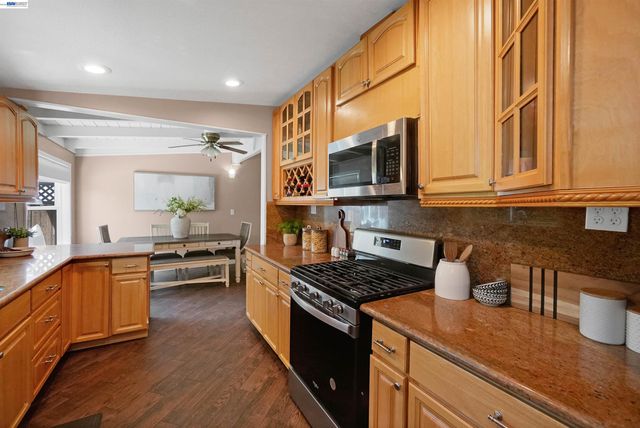 30562 Troon Pl, Hayward, CA 94544