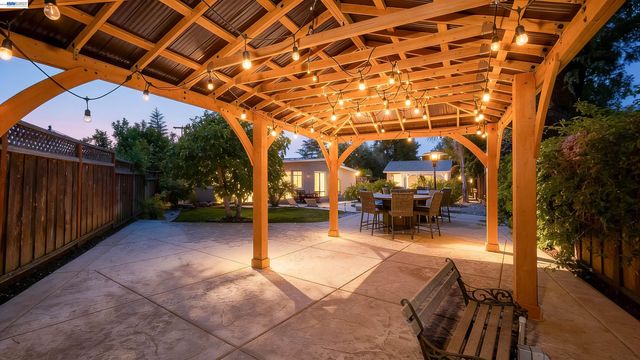 30562 Troon Pl, Hayward, CA 94544