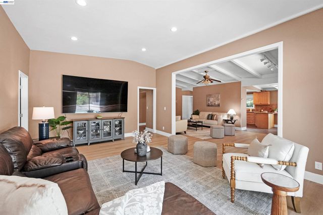 30562 Troon Pl, Hayward, CA 94544