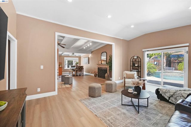 30562 Troon Pl, Hayward, CA 94544