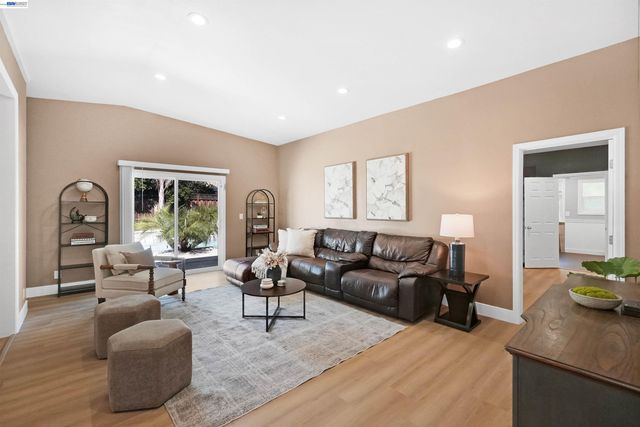 30562 Troon Pl, Hayward, CA 94544