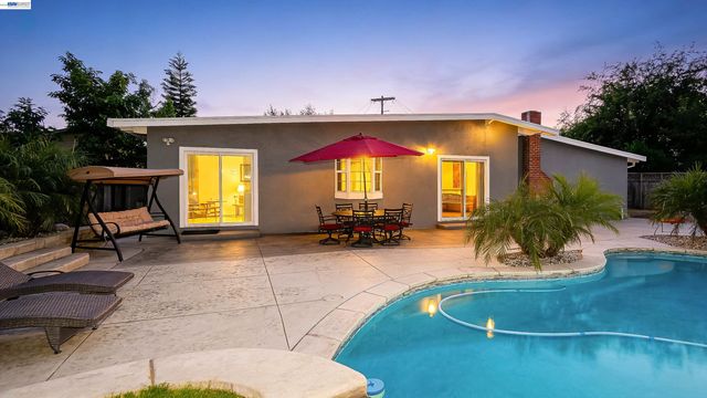 30562 Troon Pl, Hayward, CA 94544
