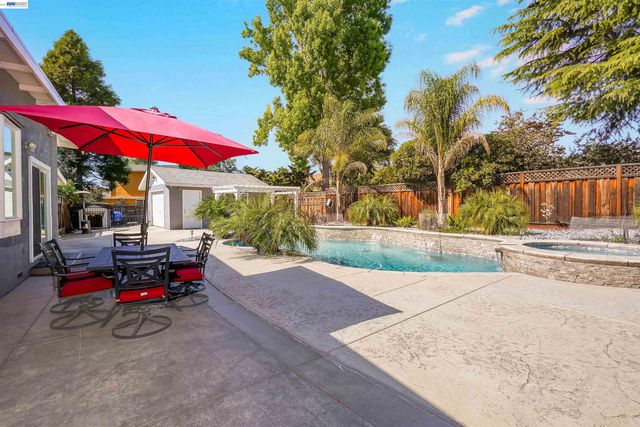30562 Troon Pl, Hayward, CA 94544