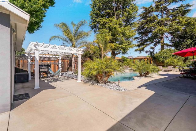 30562 Troon Pl, Hayward, CA 94544