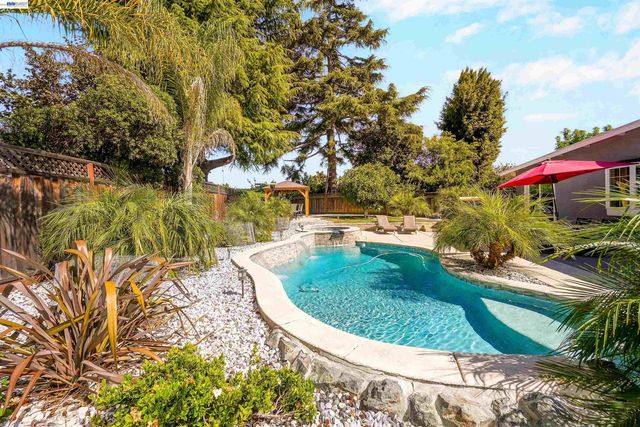 30562 Troon Pl, Hayward, CA 94544