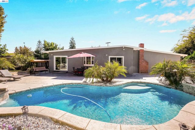 30562 Troon Pl, Hayward, CA 94544