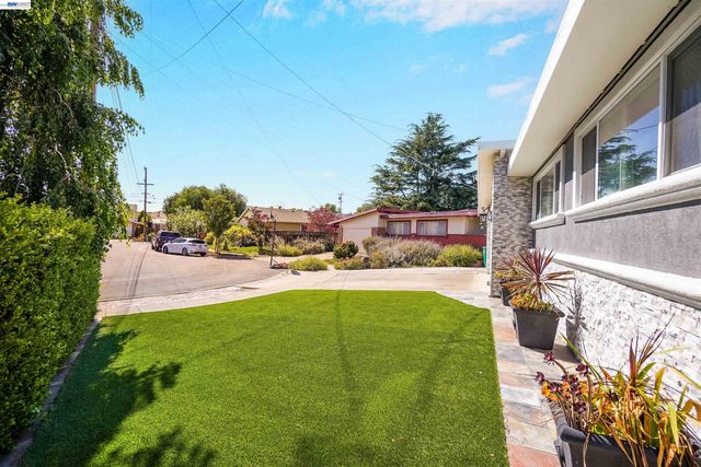 30562 Troon Pl, Hayward, CA 94544