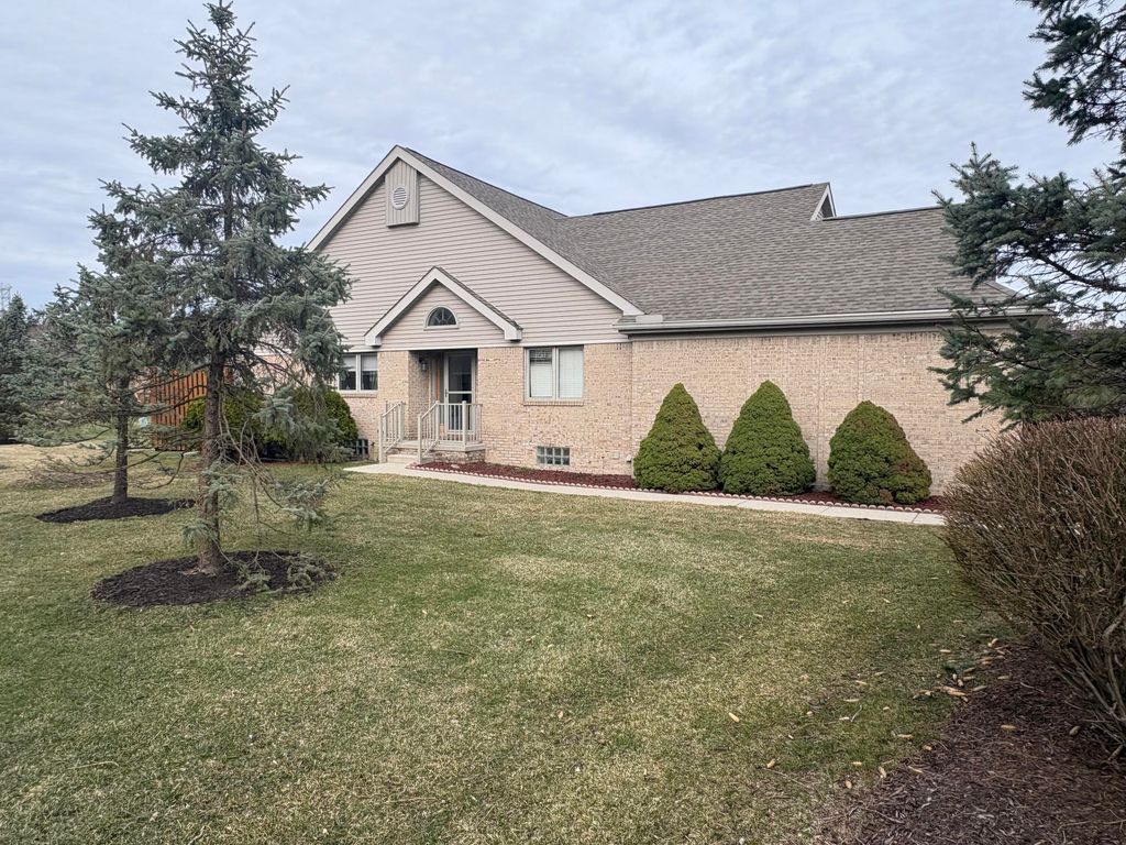 290 Edington Circle, Canton Twp, MI 48187