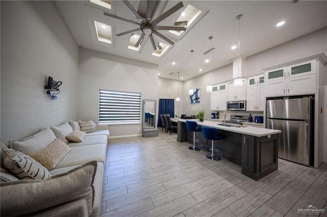 2707 Pfeiffer Street, Edinburg, TX 78542