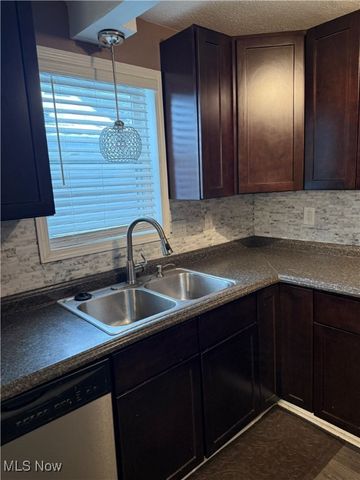 662 Kenilworth Avenue, Sheffield Lake, OH 44054