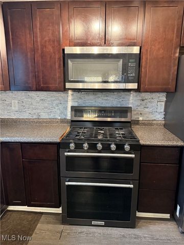 662 Kenilworth Avenue, Sheffield Lake, OH 44054