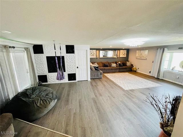 662 Kenilworth Avenue, Sheffield Lake, OH 44054