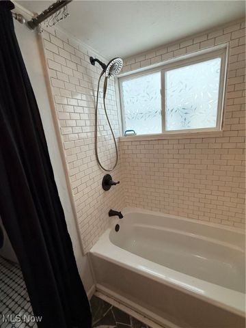 662 Kenilworth Avenue, Sheffield Lake, OH 44054