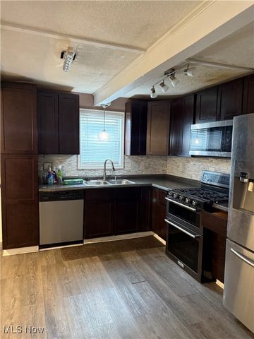 662 Kenilworth Avenue, Sheffield Lake, OH 44054