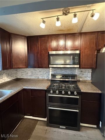 662 Kenilworth Avenue, Sheffield Lake, OH 44054