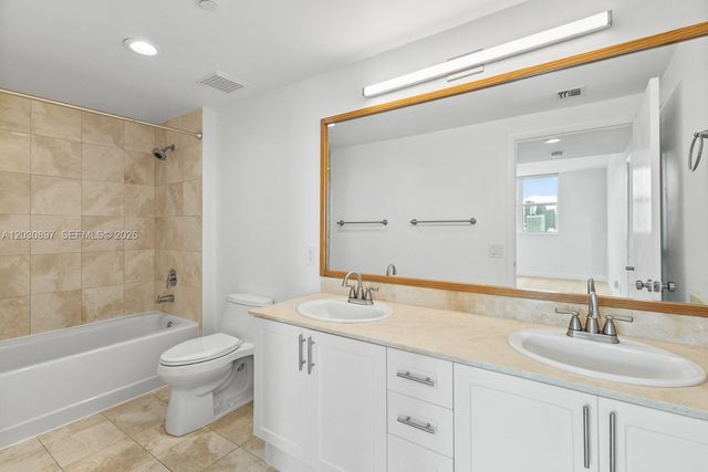 2475 Brickell Ave 2104, Miami, FL 33129