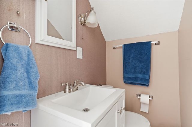 9614 Ravenna Road, Twinsburg, OH 44087