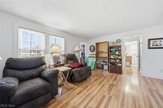 9614 Ravenna Road, Twinsburg, OH 44087