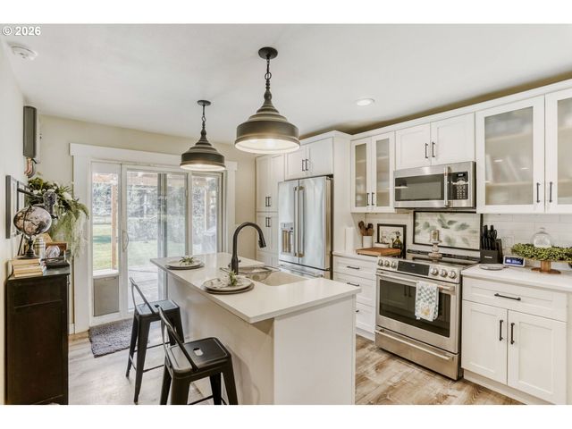 22375 S CADONAU Rd, Estacada, OR 97023
