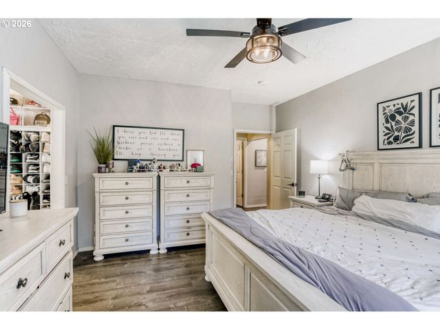 22375 S CADONAU Rd, Estacada, OR 97023