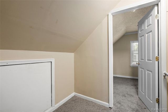 1035 E Madge Avenue, Hazel Park, MI 48030