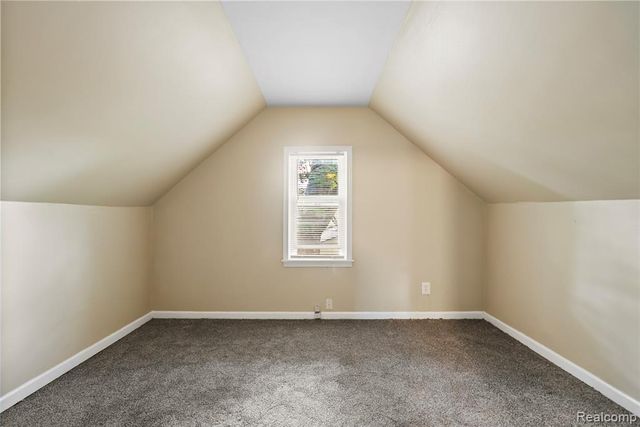 1035 E Madge Avenue, Hazel Park, MI 48030