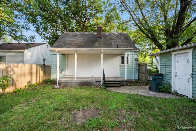 1035 E Madge Avenue, Hazel Park, MI 48030