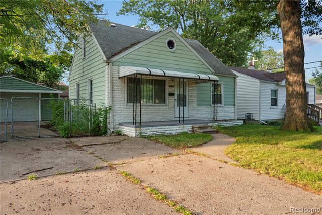 1035 E Madge Avenue, Hazel Park, MI 48030