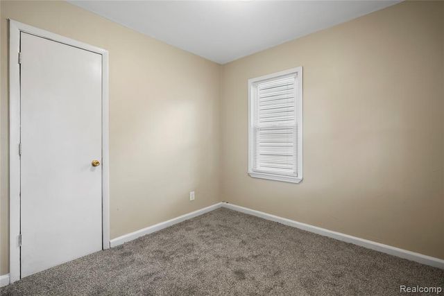 1035 E Madge Avenue, Hazel Park, MI 48030