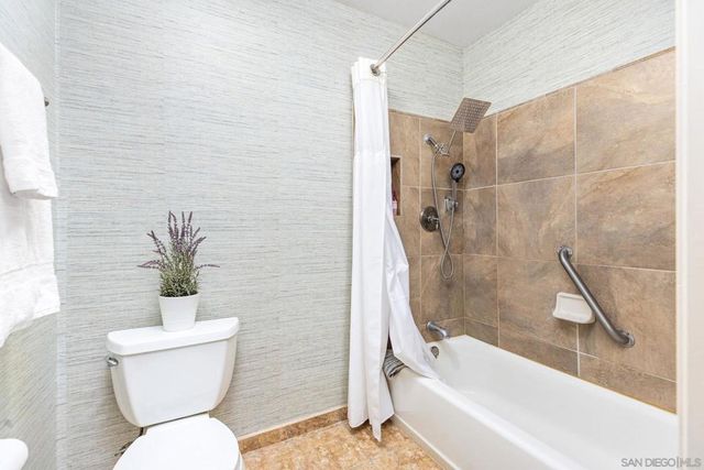 4121 Oak Island Ln, Fallbrook, CA 92028