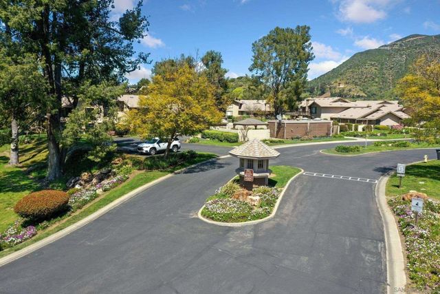 4121 Oak Island Ln, Fallbrook, CA 92028