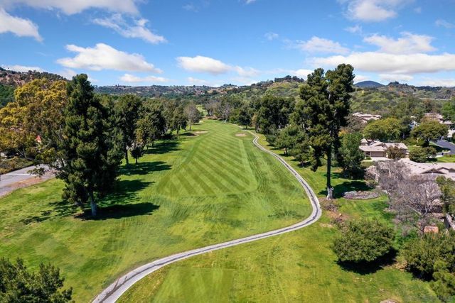 4121 Oak Island Ln, Fallbrook, CA 92028