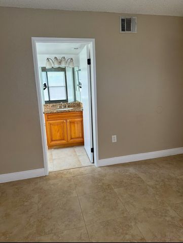 1540 Lake Crystal Drive G, West Palm Beach, FL 33411