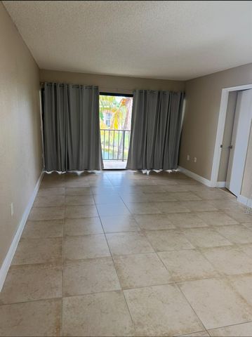1540 Lake Crystal Drive G, West Palm Beach, FL 33411