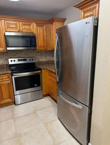1540 Lake Crystal Drive G, West Palm Beach, FL 33411