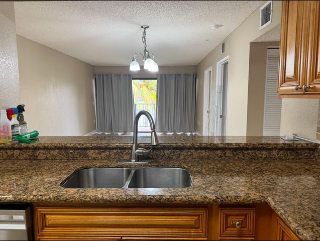 1540 Lake Crystal Drive G, West Palm Beach, FL 33411