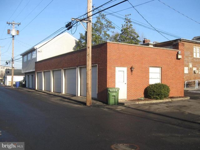 24 E MAIN ST, Lansdale, PA 19446