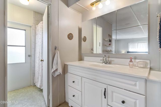 195 Tierra Rejada Road 204, Simi Valley, CA 93065