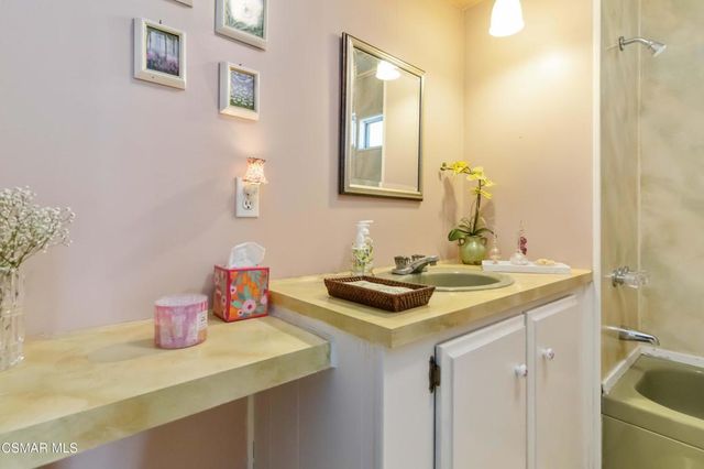 195 Tierra Rejada Road 204, Simi Valley, CA 93065