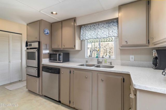 195 Tierra Rejada Road 204, Simi Valley, CA 93065