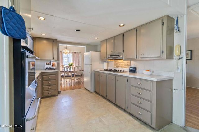 195 Tierra Rejada Road 204, Simi Valley, CA 93065