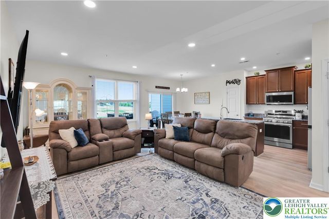 991 King Way, Upper Macungie Twp, PA 18031