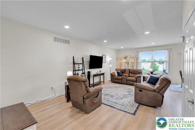 991 King Way, Upper Macungie Twp, PA 18031