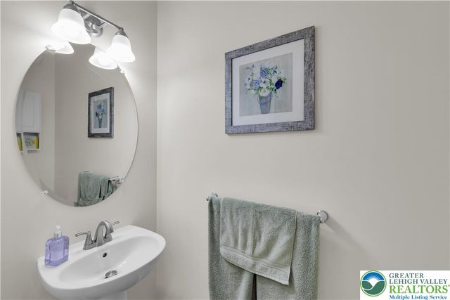 991 King Way, Upper Macungie Twp, PA 18031