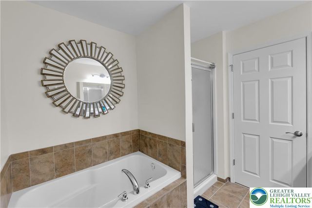 991 King Way, Upper Macungie Twp, PA 18031