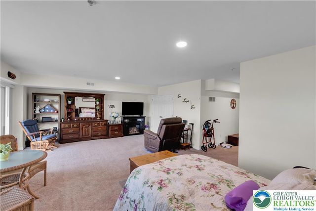 991 King Way, Upper Macungie Twp, PA 18031