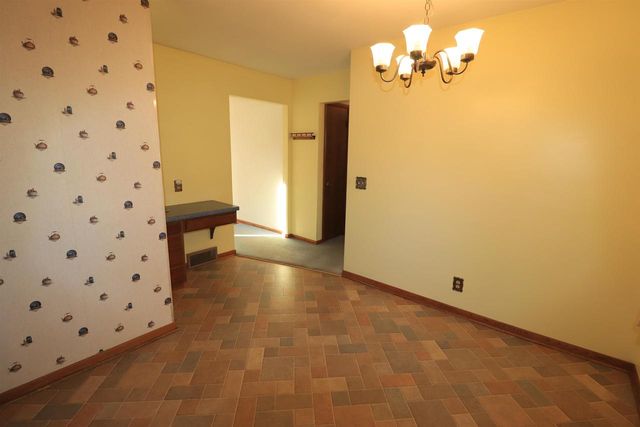 1128 N Osborne Avenue, Janesville, WI 53548