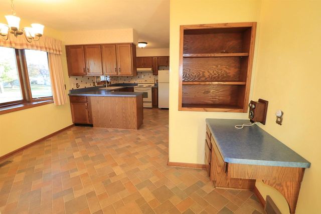 1128 N Osborne Avenue, Janesville, WI 53548